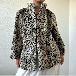 Gorgeous vintage Chico's leopard print faux fur